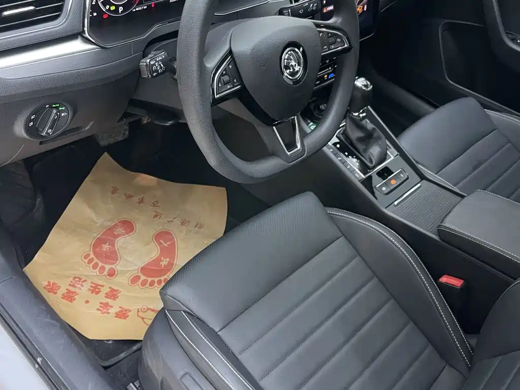 Skoda Superb — фото 9
