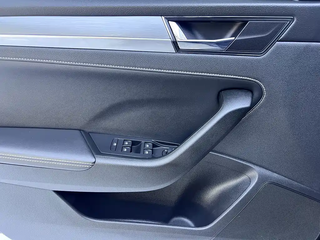Skoda Superb — фото 11