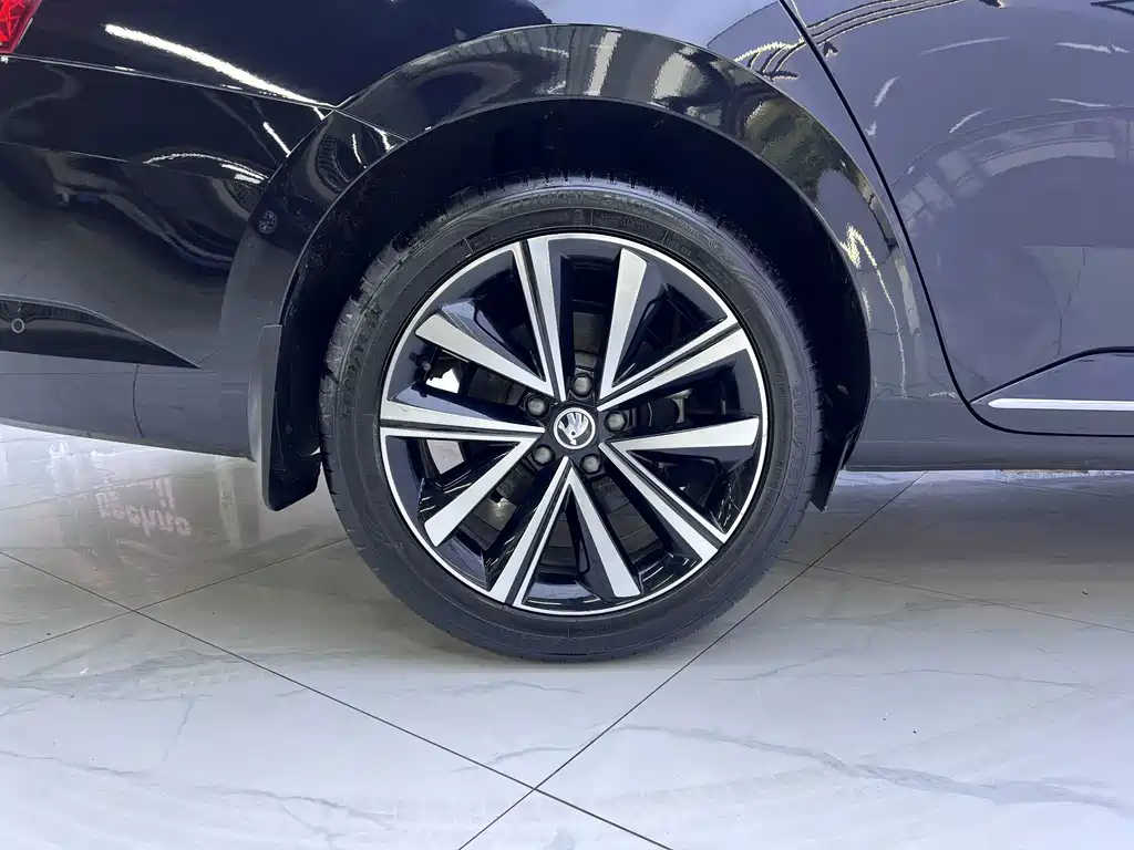 Skoda Superb — фото 20