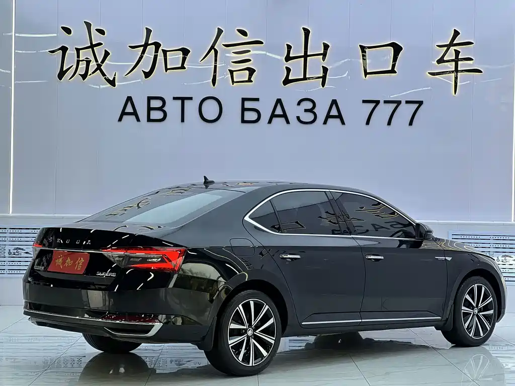 Skoda Superb — фото 4