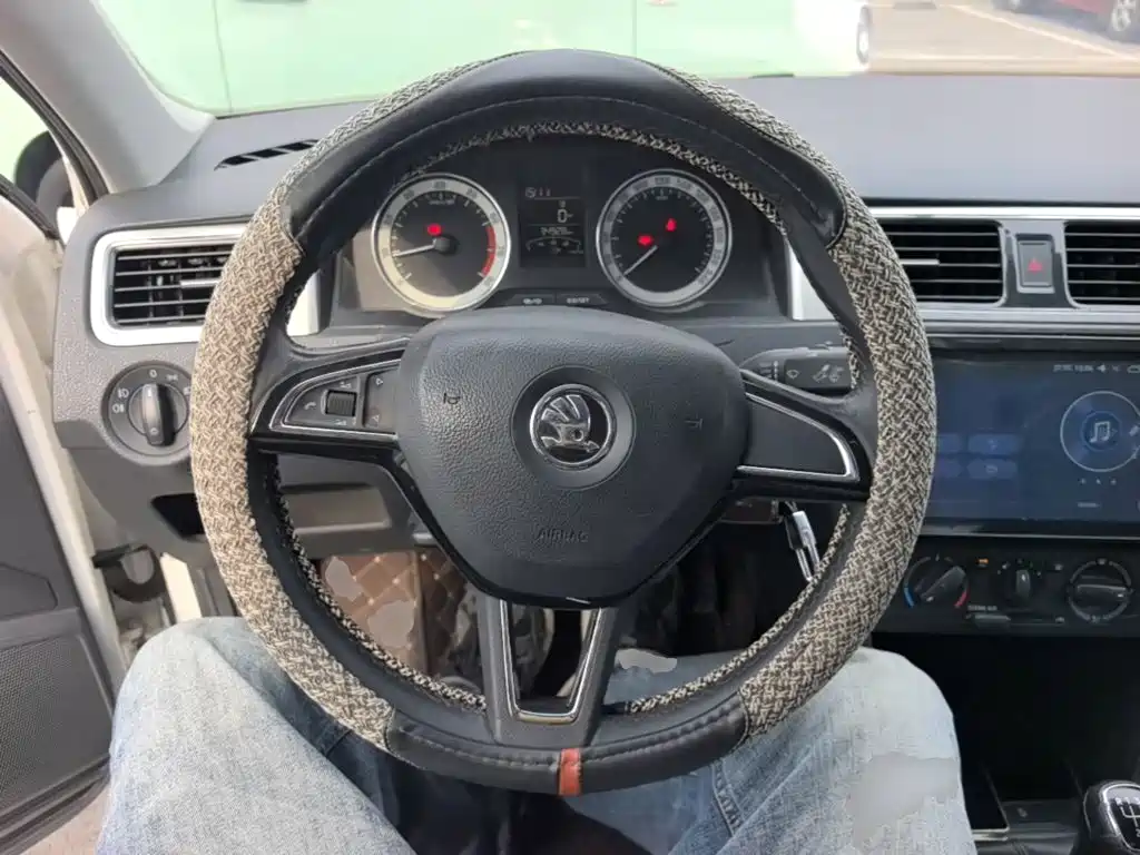 Skoda Rapid — фото 11