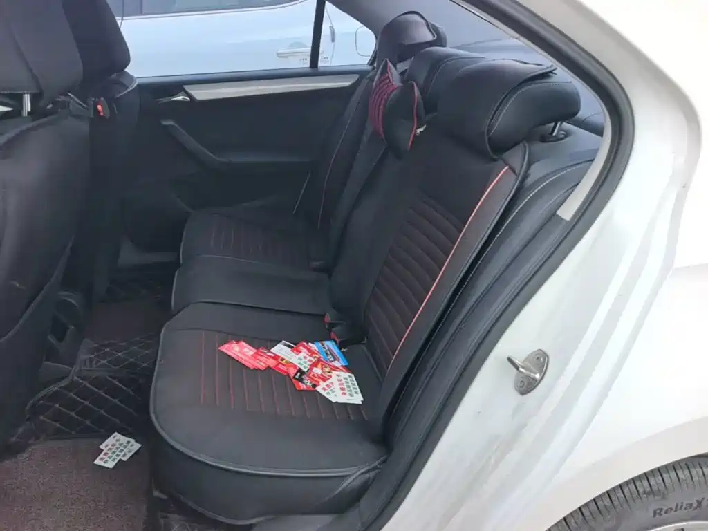 Skoda Rapid — фото 17