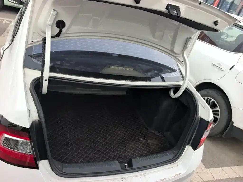Skoda Rapid — фото 19