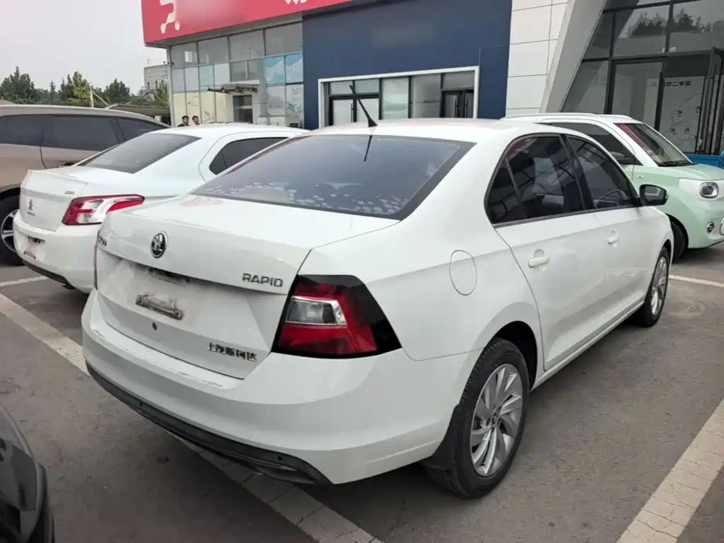 Skoda Rapid — фото 7