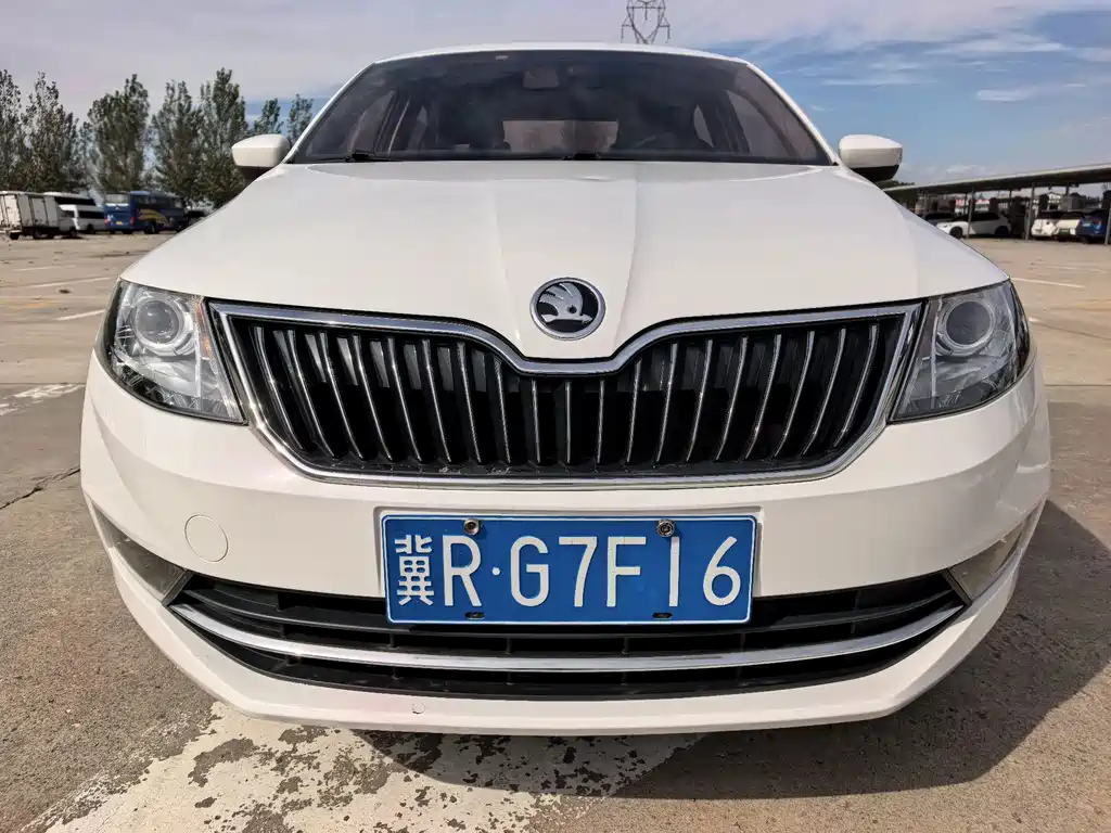 Skoda Rapid — фото 2