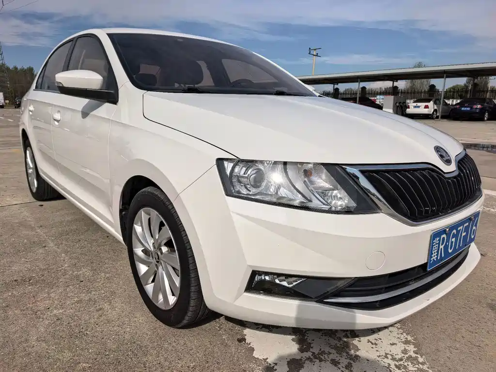 Skoda Rapid — фото 3