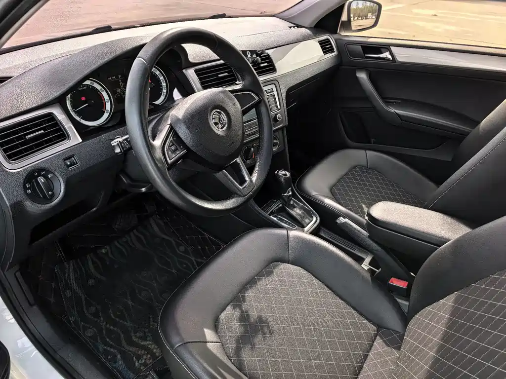 Skoda Rapid — фото 7