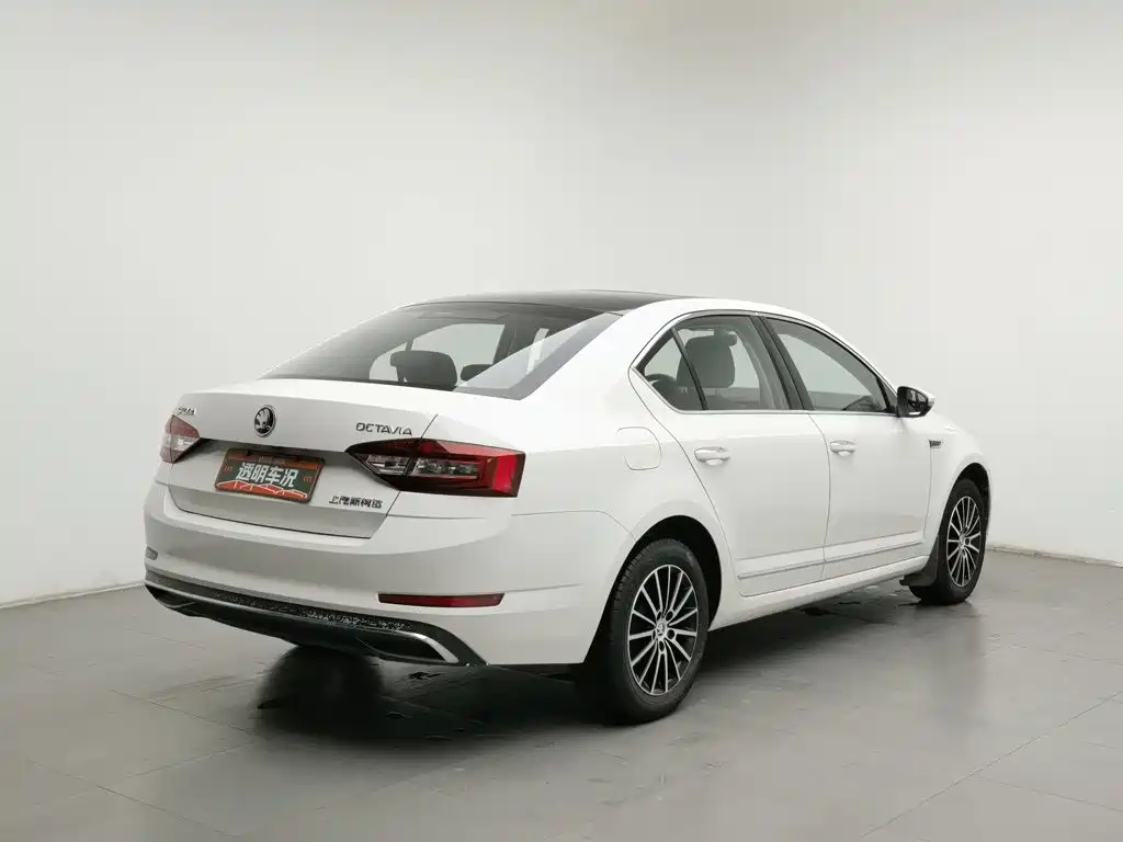 Skoda Octavia — фото 2