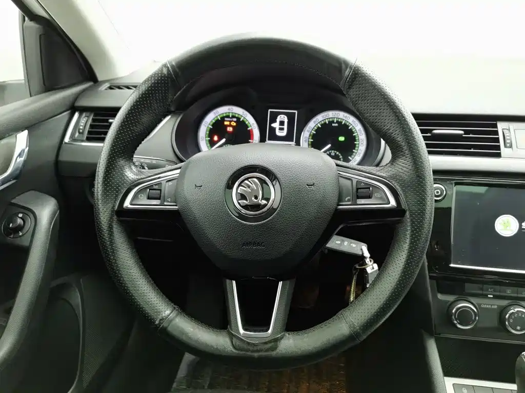 Skoda Octavia — фото 11