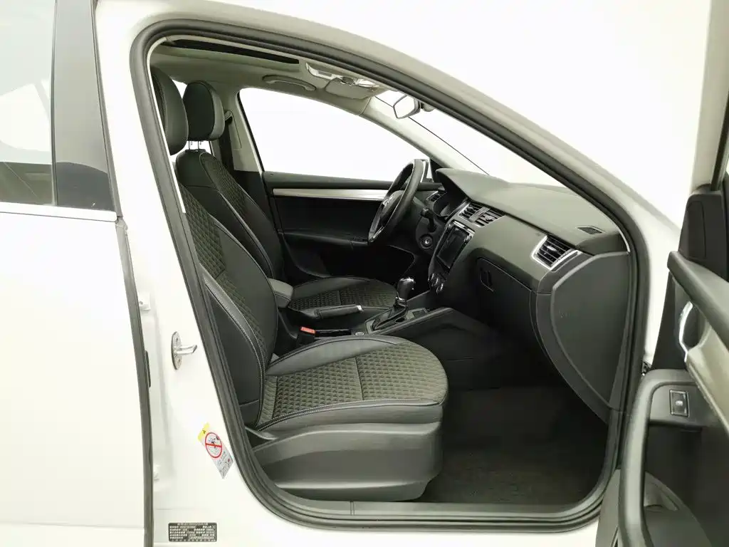 Skoda Octavia — фото 23