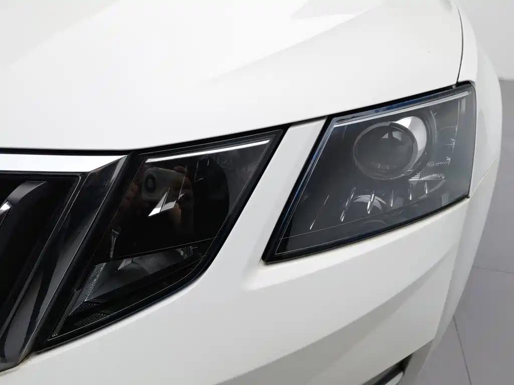 Skoda Octavia — фото 7