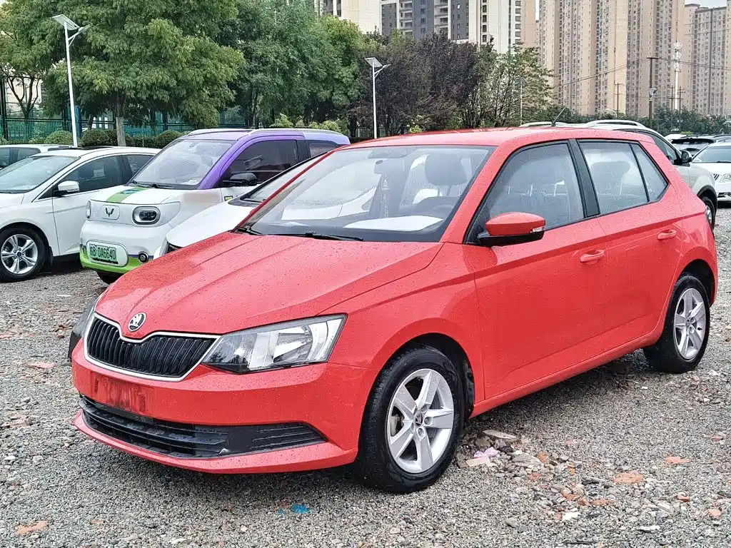 Skoda Fabia — фото 2