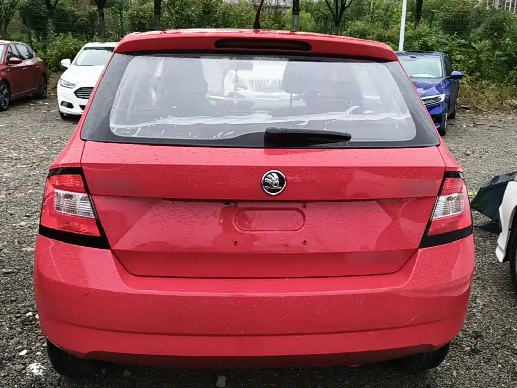 Skoda Fabia — фото 6