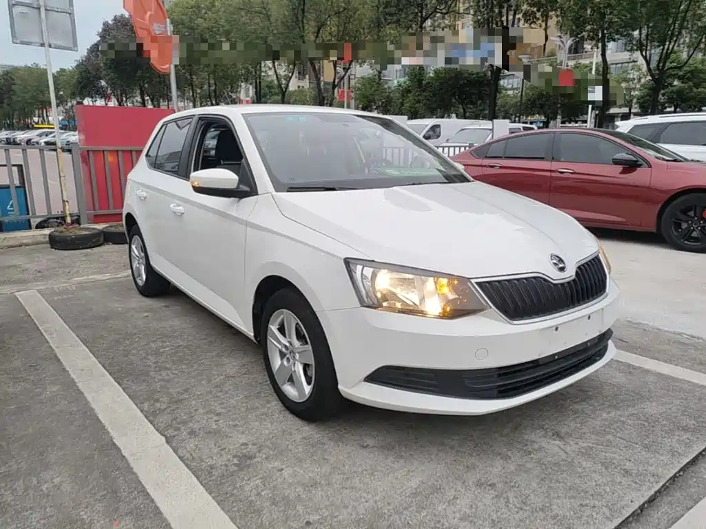 Skoda Fabia — фото 4