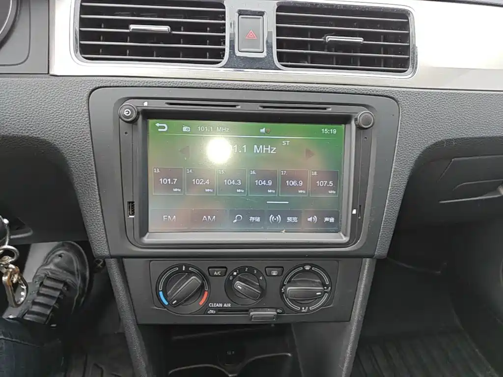 Skoda Rapid Spaceback — фото 13