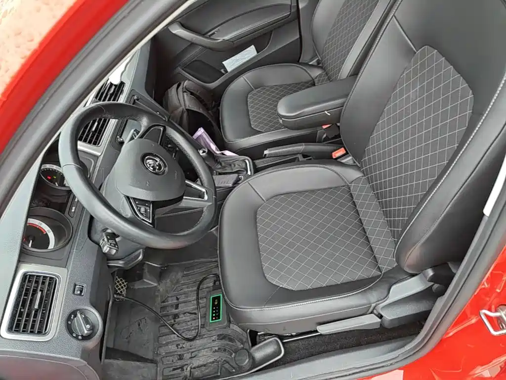 Skoda Rapid Spaceback — фото 15