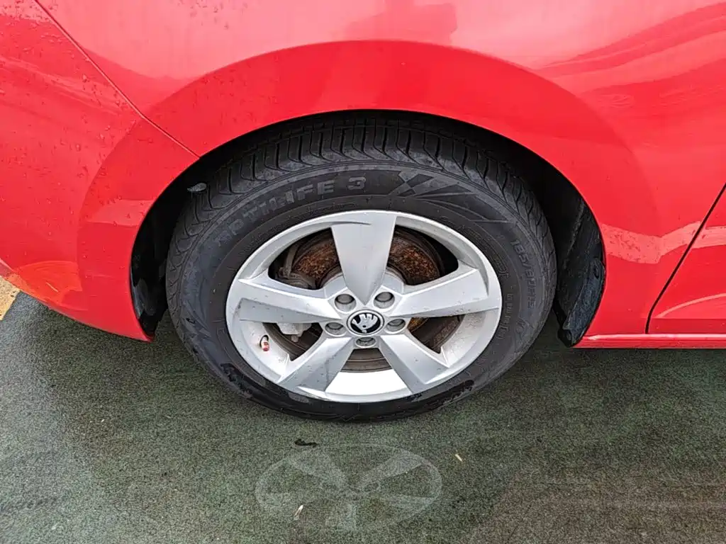 Skoda Rapid Spaceback — фото 23