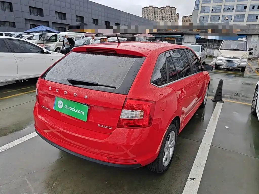 Skoda Rapid Spaceback — фото 7