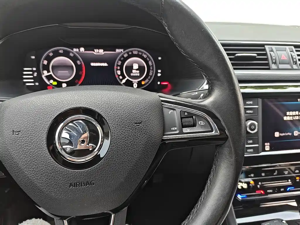 Skoda Superb — фото 13