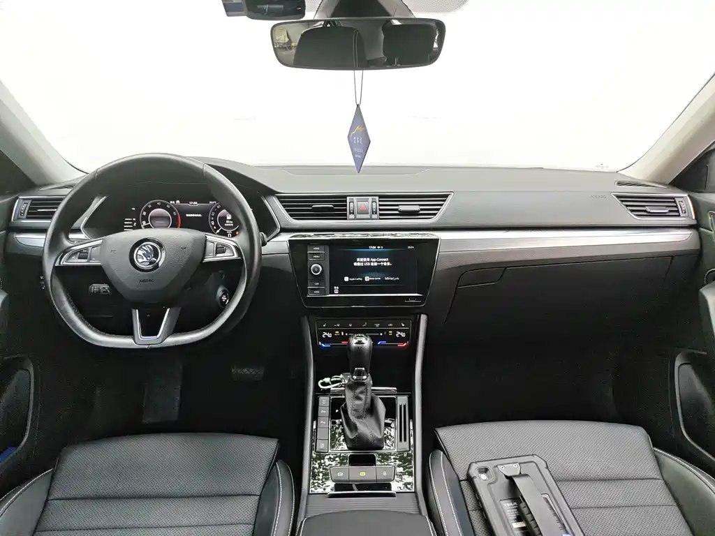 Skoda Superb — фото 21