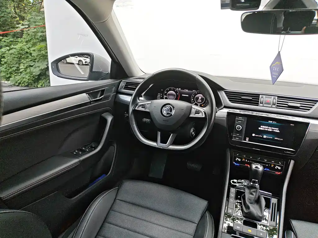 Skoda Superb — фото 22