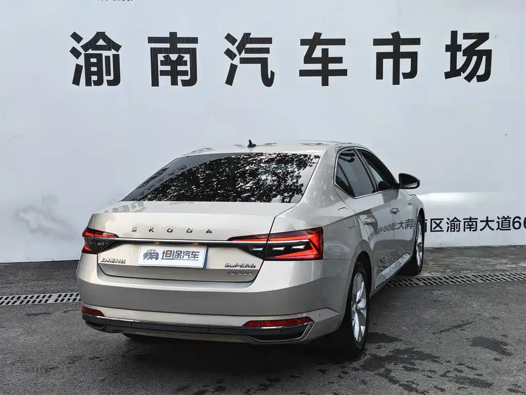 Skoda Superb — фото 26