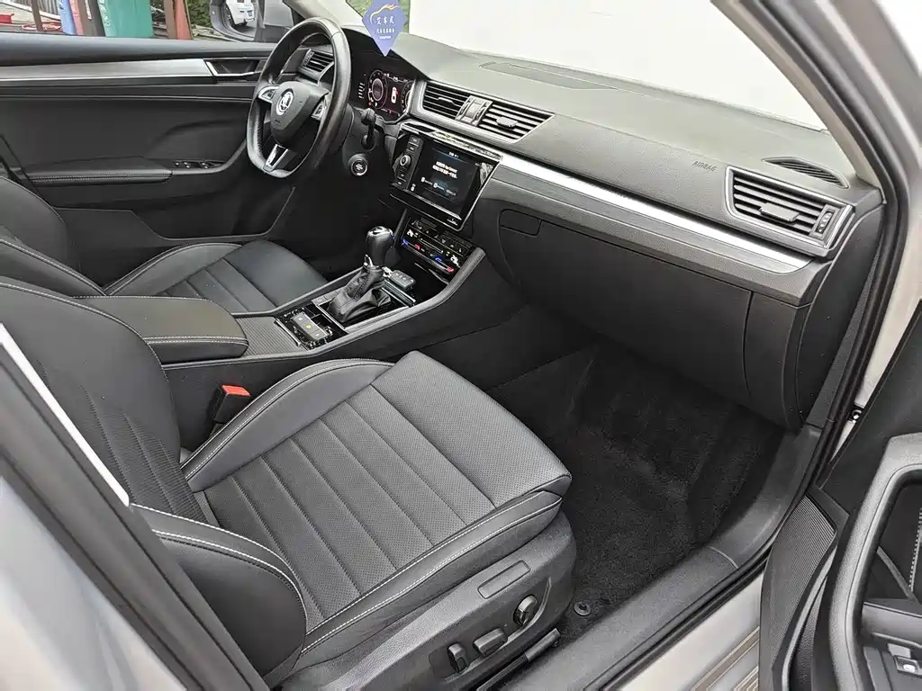 Skoda Superb — фото 7