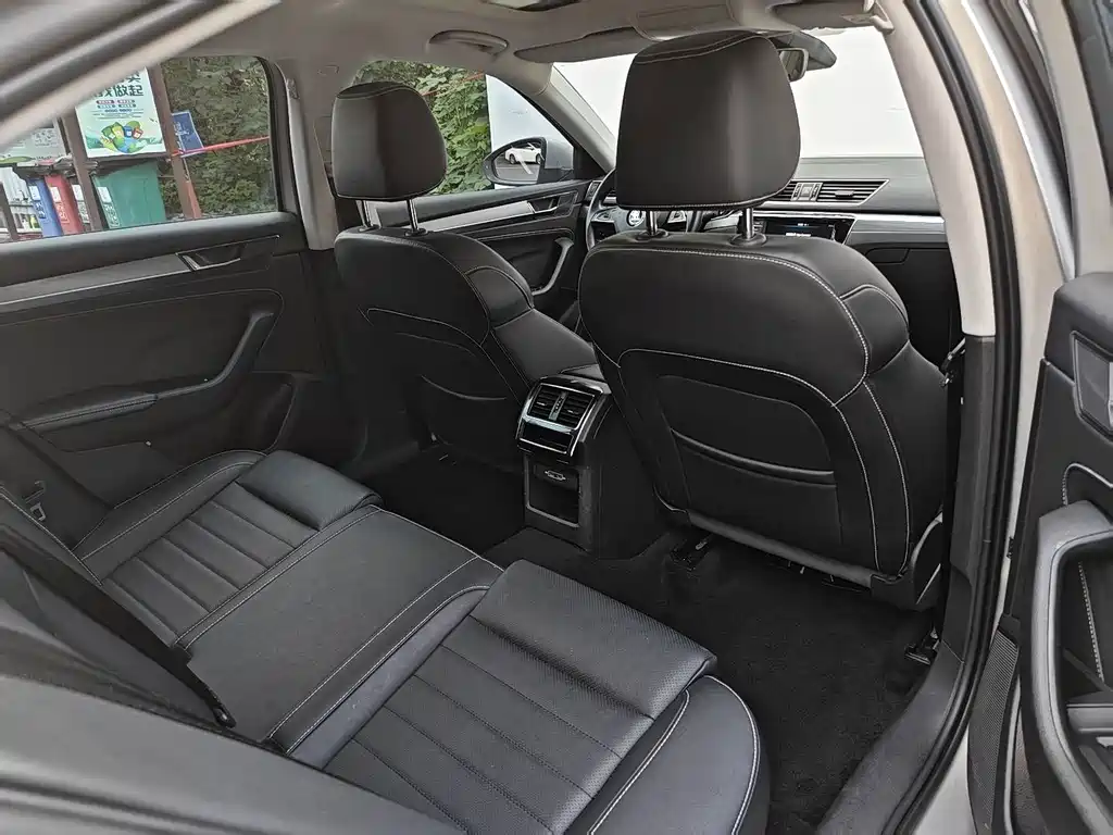 Skoda Superb — фото 8