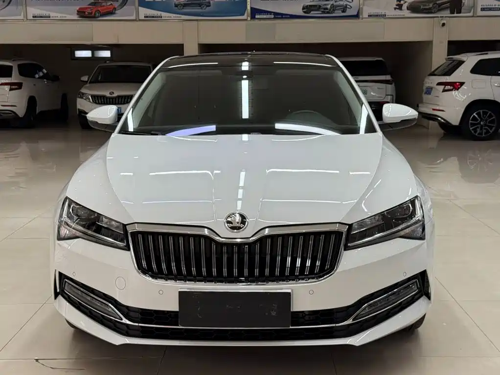Skoda Superb — фото 2