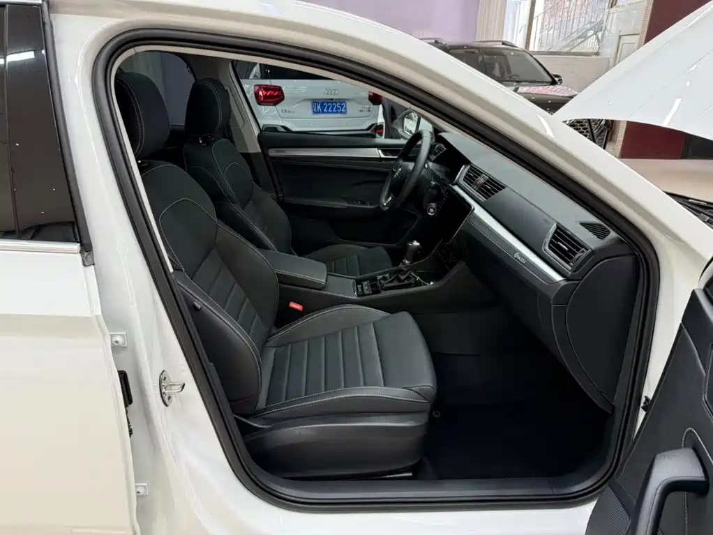 Skoda Superb — фото 21
