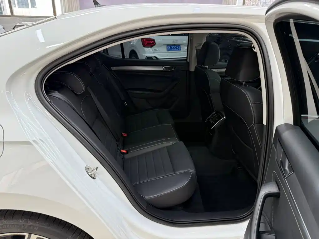 Skoda Superb — фото 22