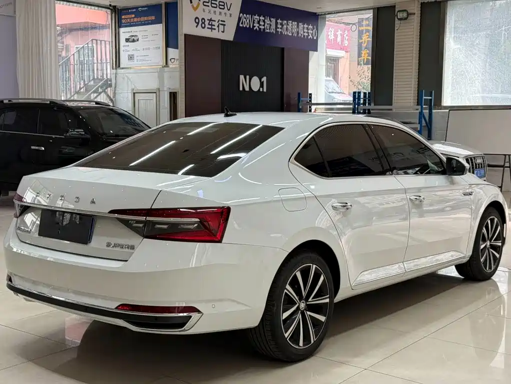 Skoda Superb — фото 4