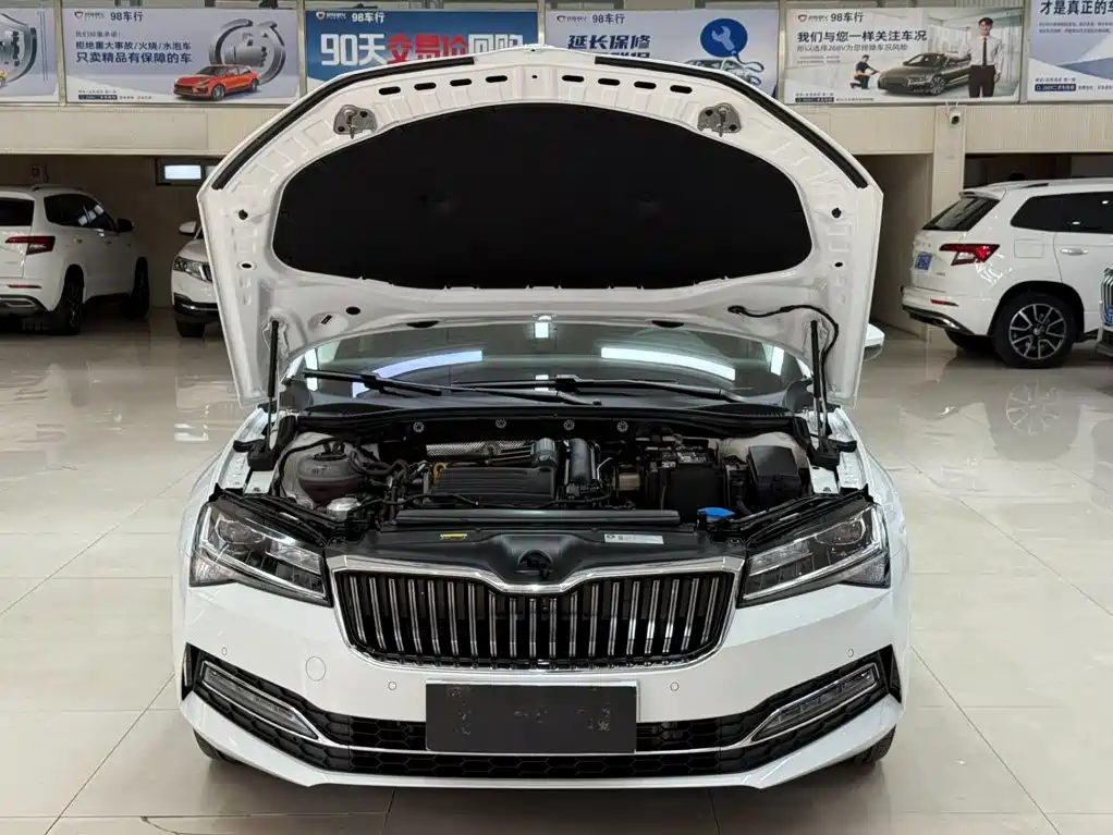 Skoda Superb — фото 7