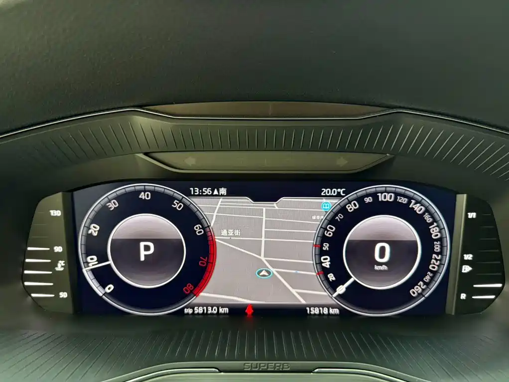 Skoda Superb — фото 10