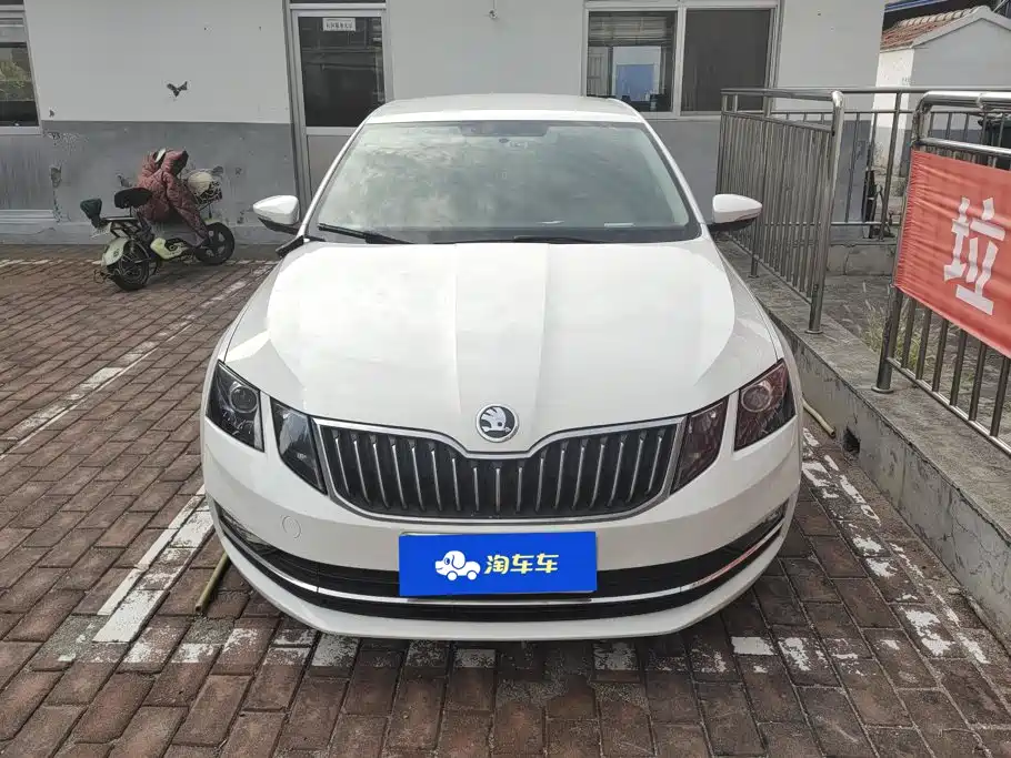 Skoda Octavia — фото 2