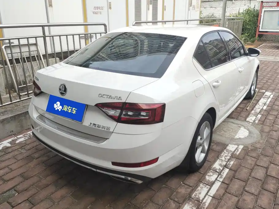 Skoda Octavia — фото 3