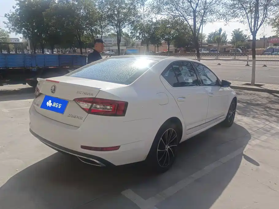 Skoda Octavia — фото 3