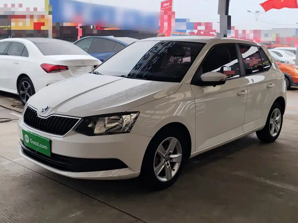 Skoda Fabia — фото 2
