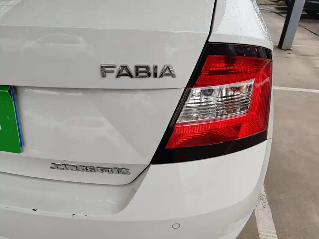 Skoda Fabia — фото 8