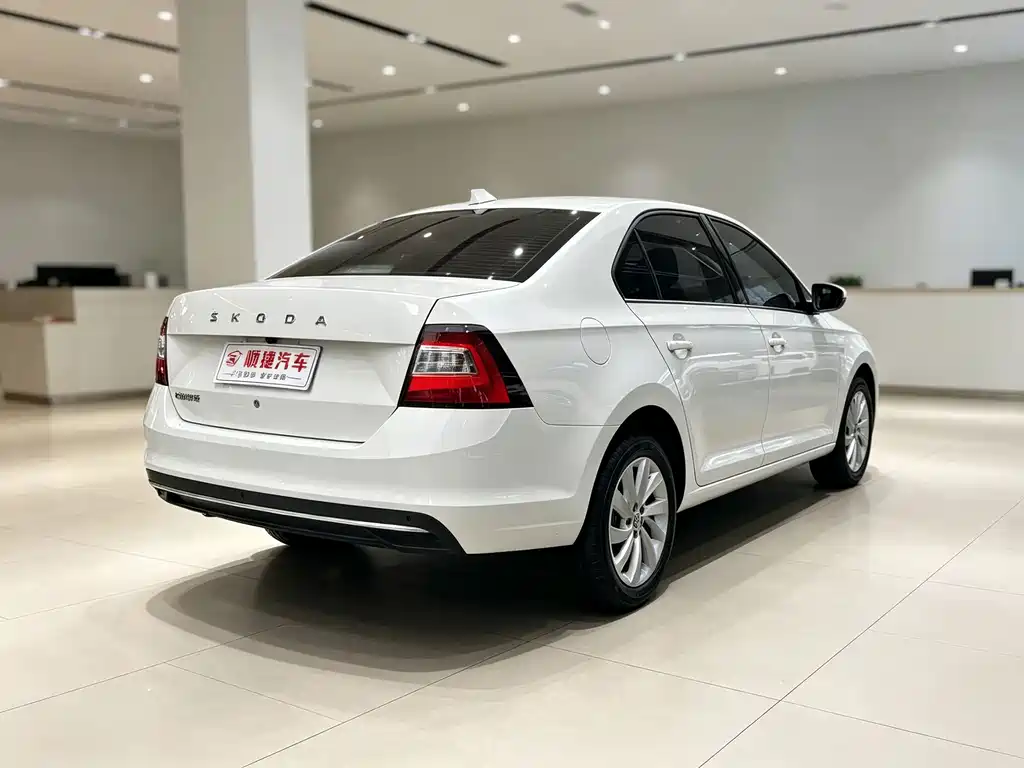 Skoda Rapid — фото 11
