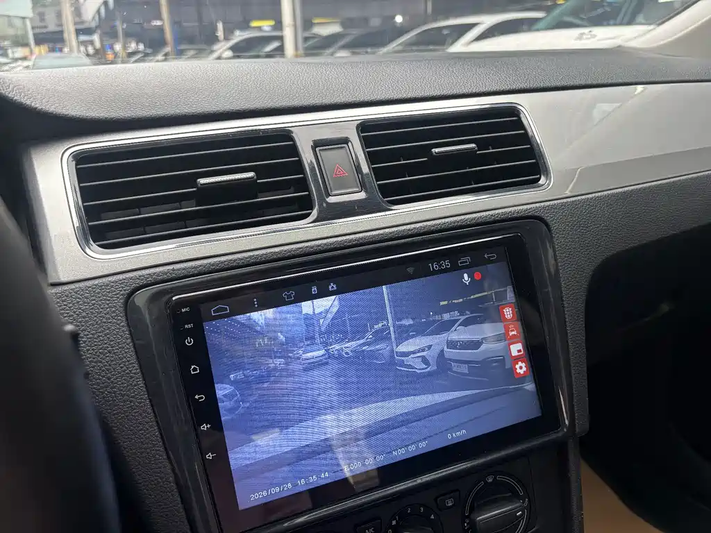 Skoda Rapid — фото 13