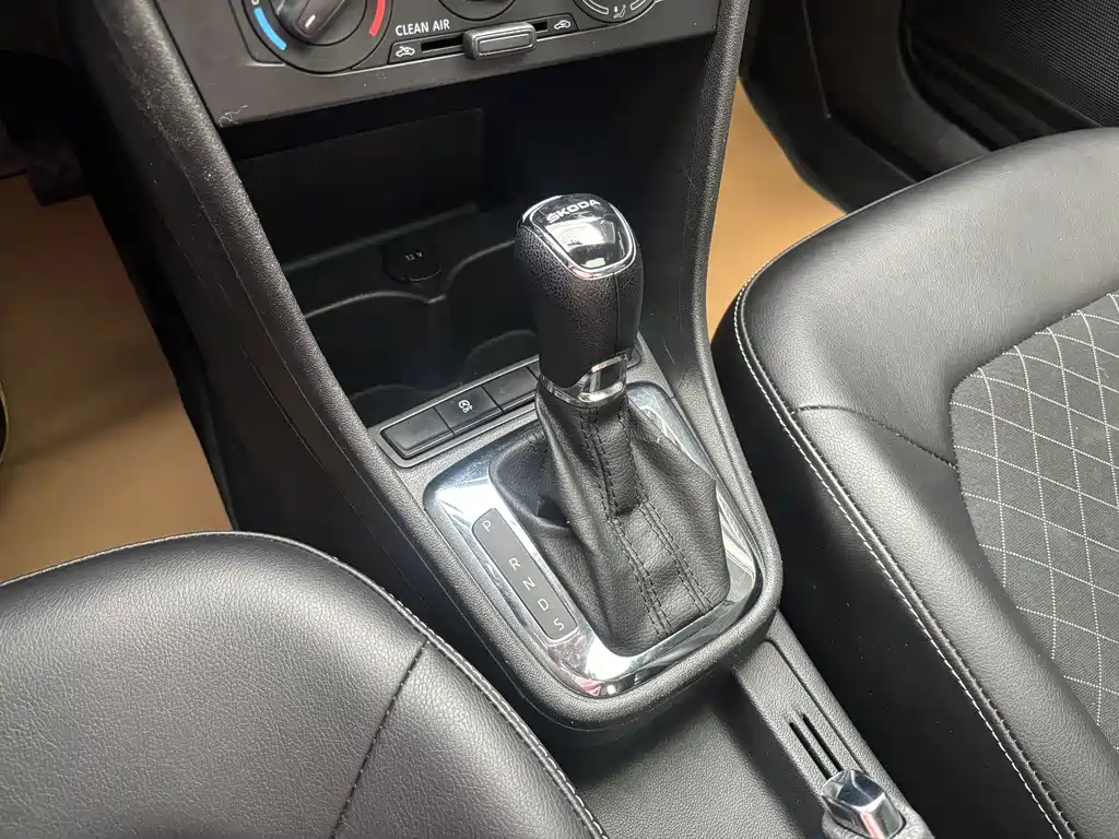 Skoda Rapid — фото 14