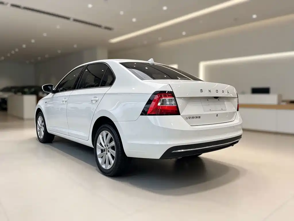 Skoda Rapid — фото 9