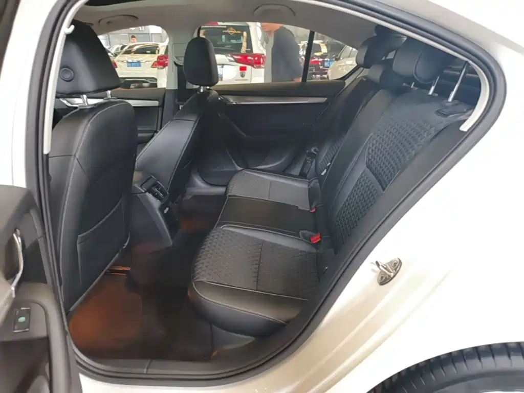 Skoda Octavia — фото 17