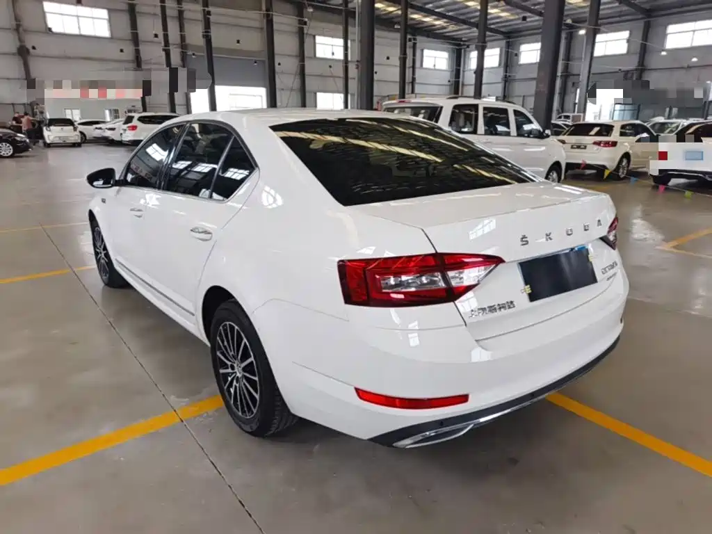 Skoda Octavia — фото 5