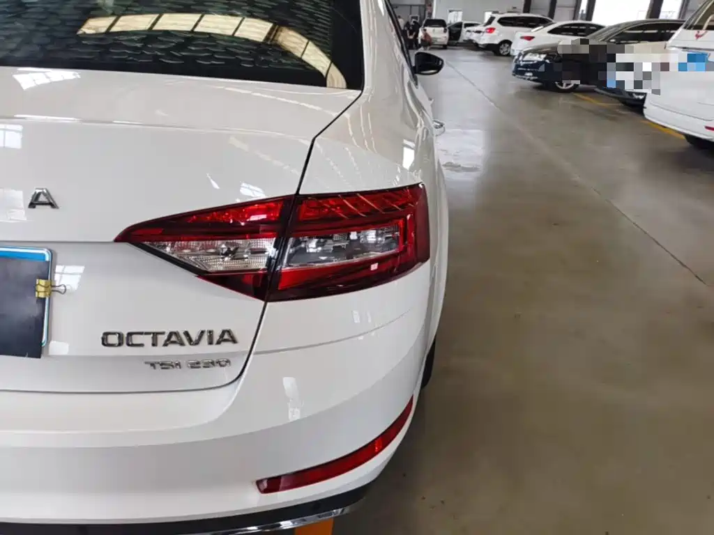Skoda Octavia — фото 8