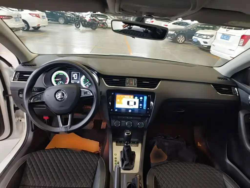 Skoda Octavia — фото 10
