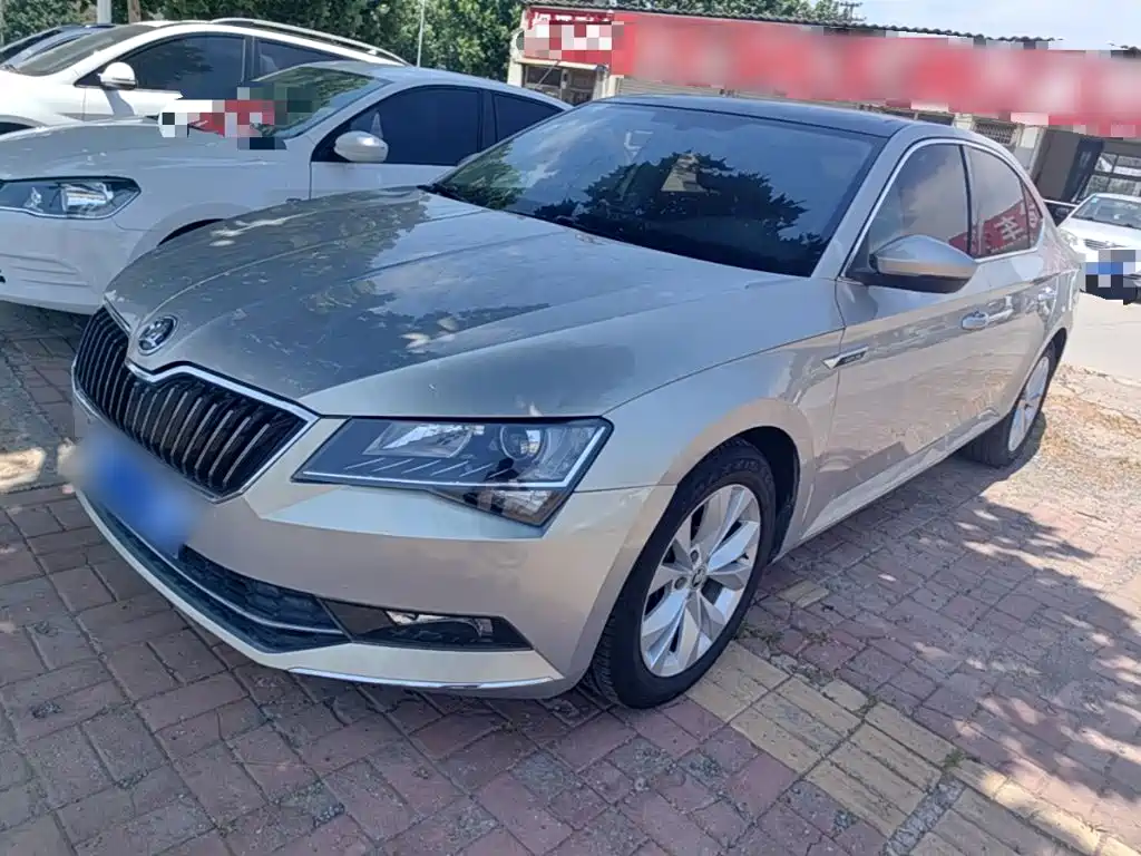 Skoda Superb — фото 2