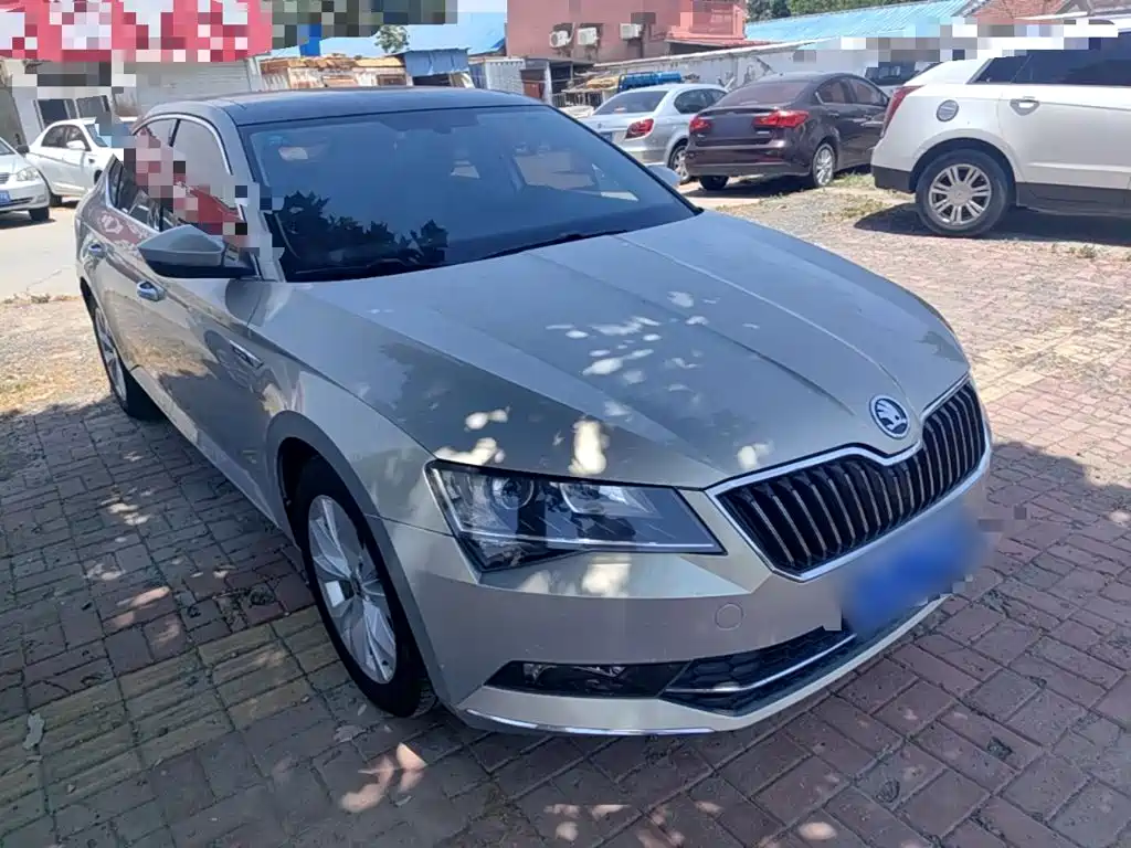 Skoda Superb — фото 22