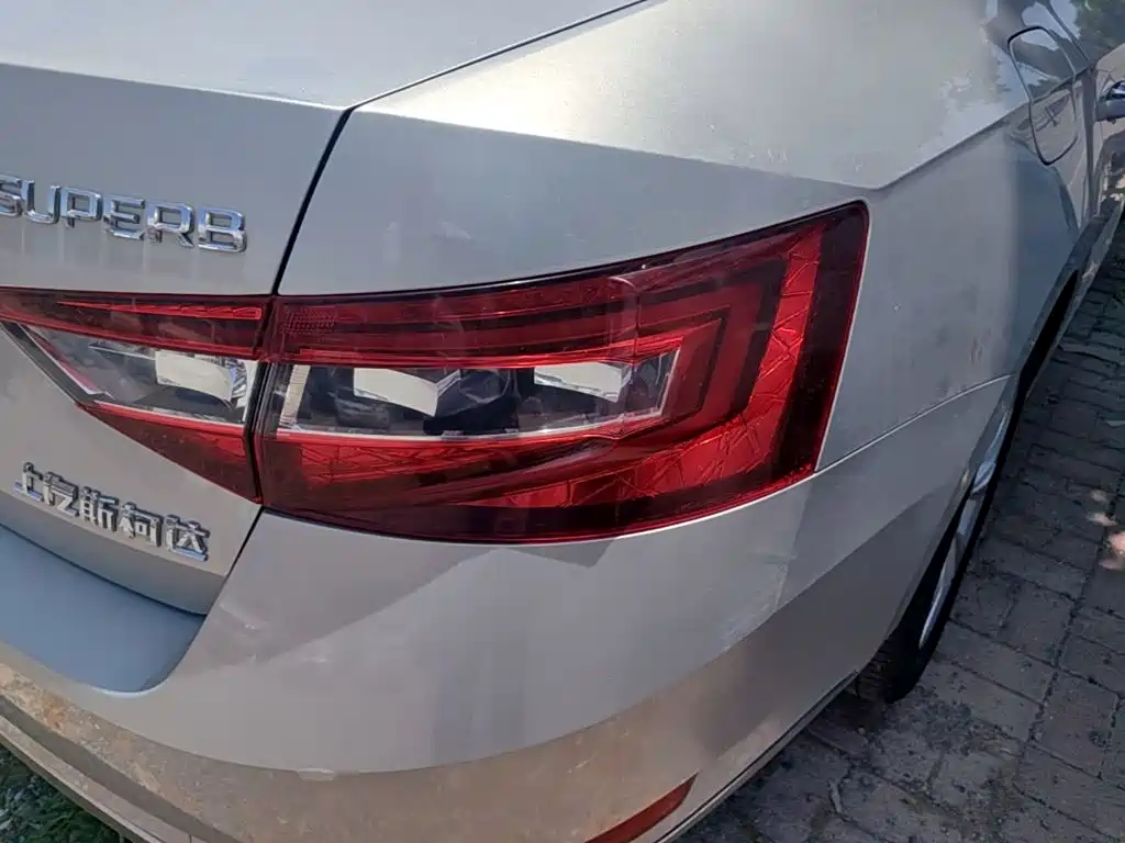 Skoda Superb — фото 24